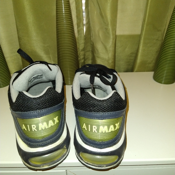 Sneakers - Picture 2 of 4